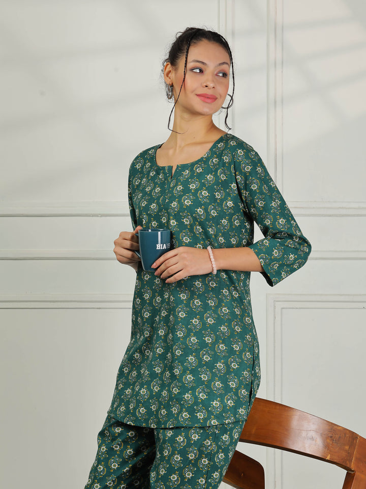 Pine Green Cotton Pyjama Set for Women Cozy and Breathable Sleepwear