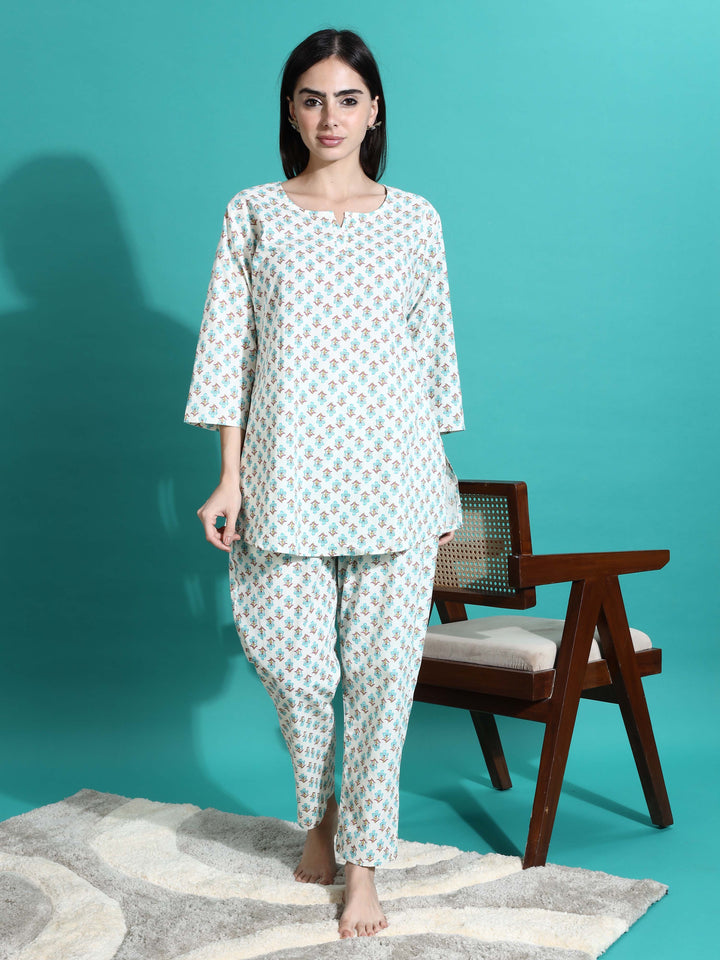 Relaxed Fit White Blue Cotton Pyjama Set for Women