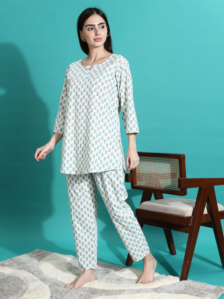 Relaxed Fit White Blue Cotton Pyjama Set for Women