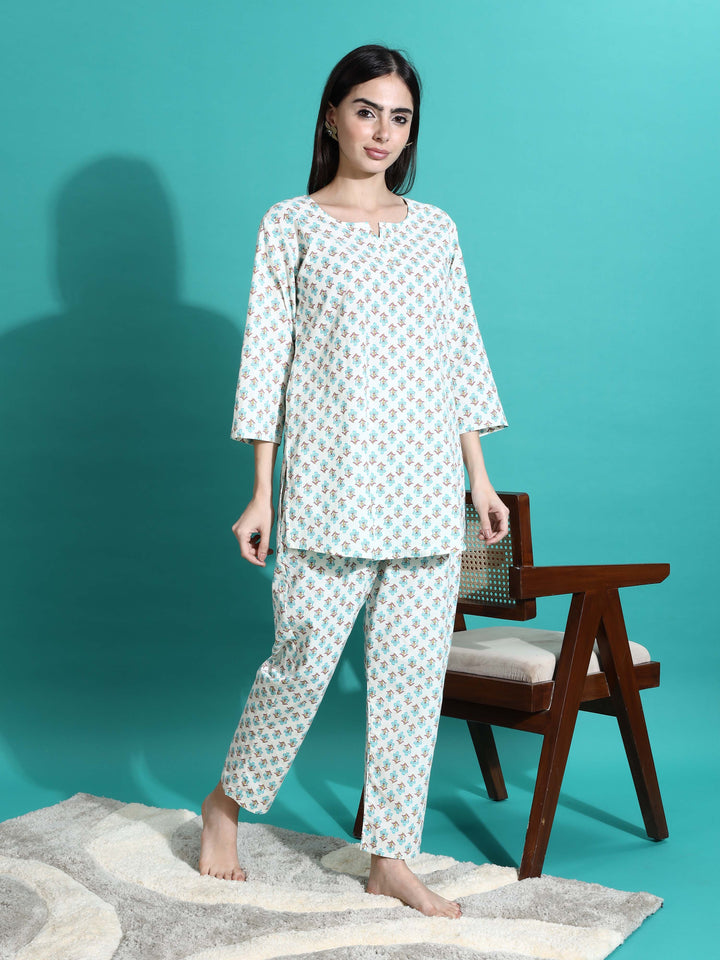 Relaxed Fit White Blue Cotton Pyjama Set for Women