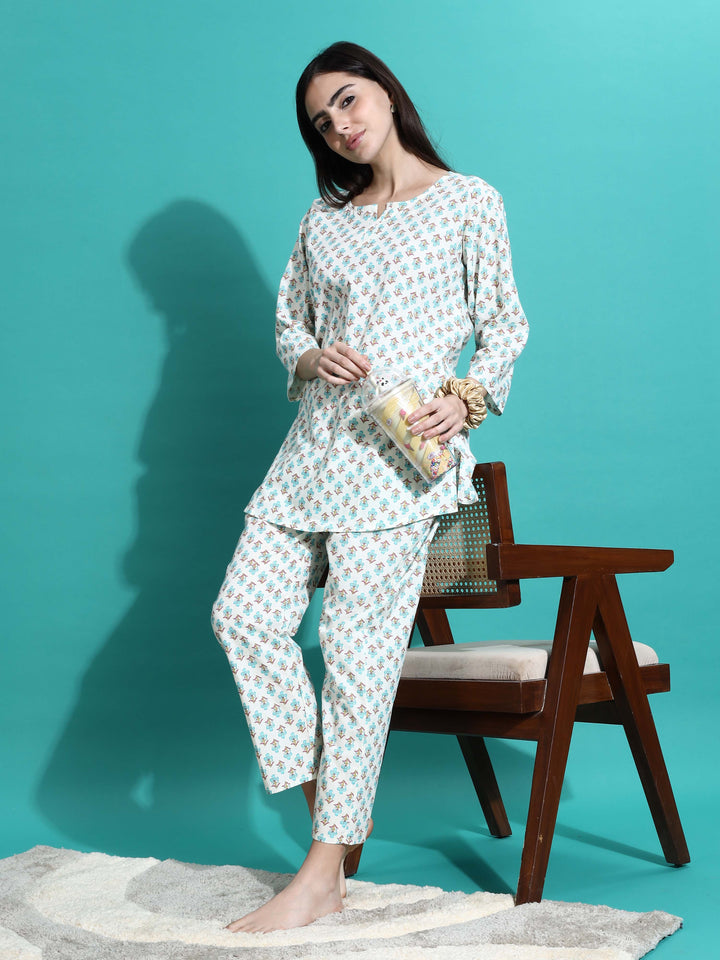 Relaxed Fit White Blue Cotton Pyjama Set for Women