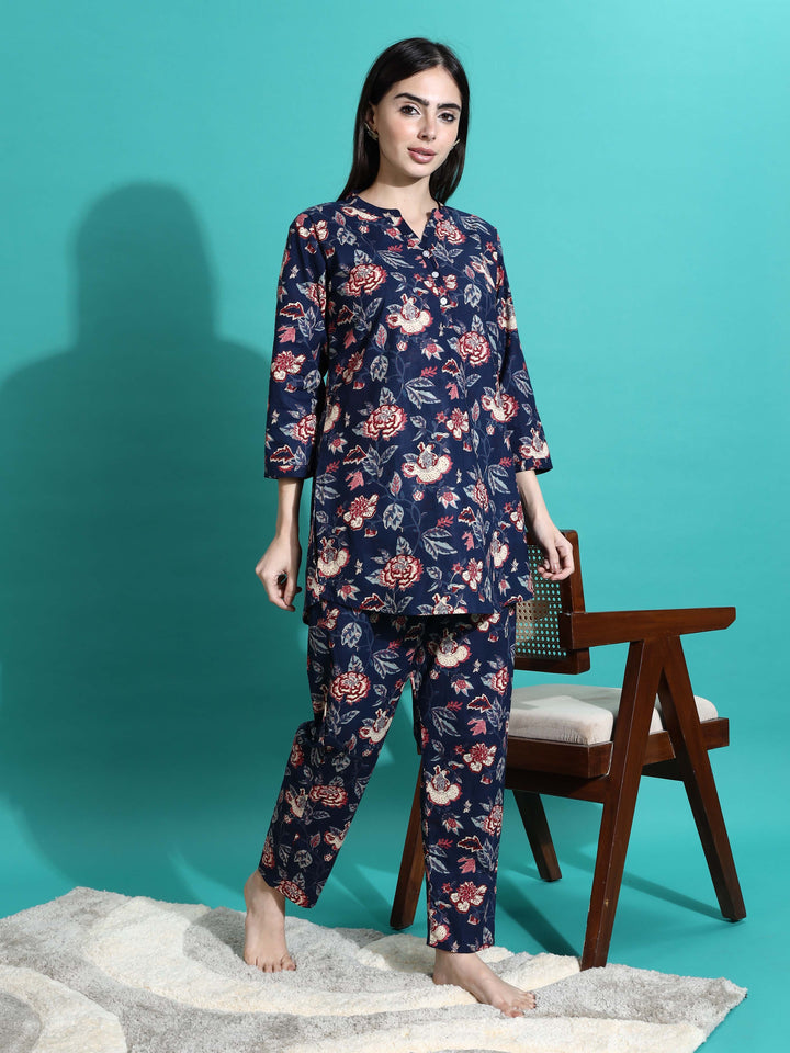 Chic Navy Blue Floral Cotton Pyjama Set for Women