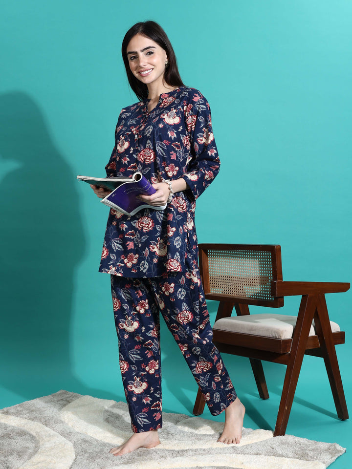 Chic Navy Blue Floral Cotton Pyjama Set for Women