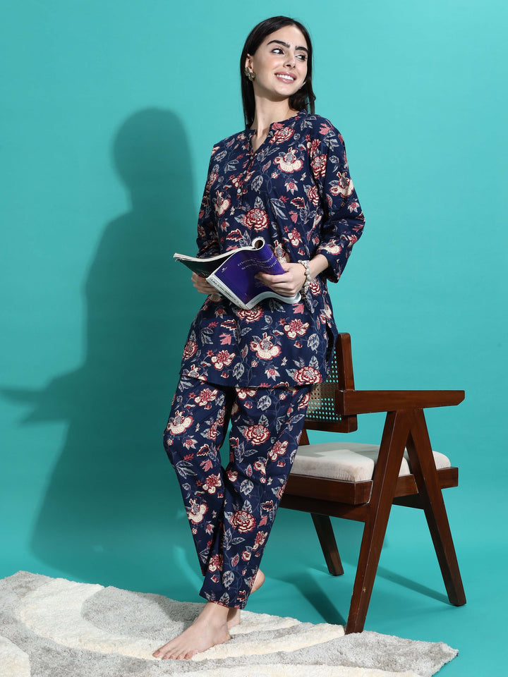 Chic Navy Blue Floral Cotton Pyjama Set for Women