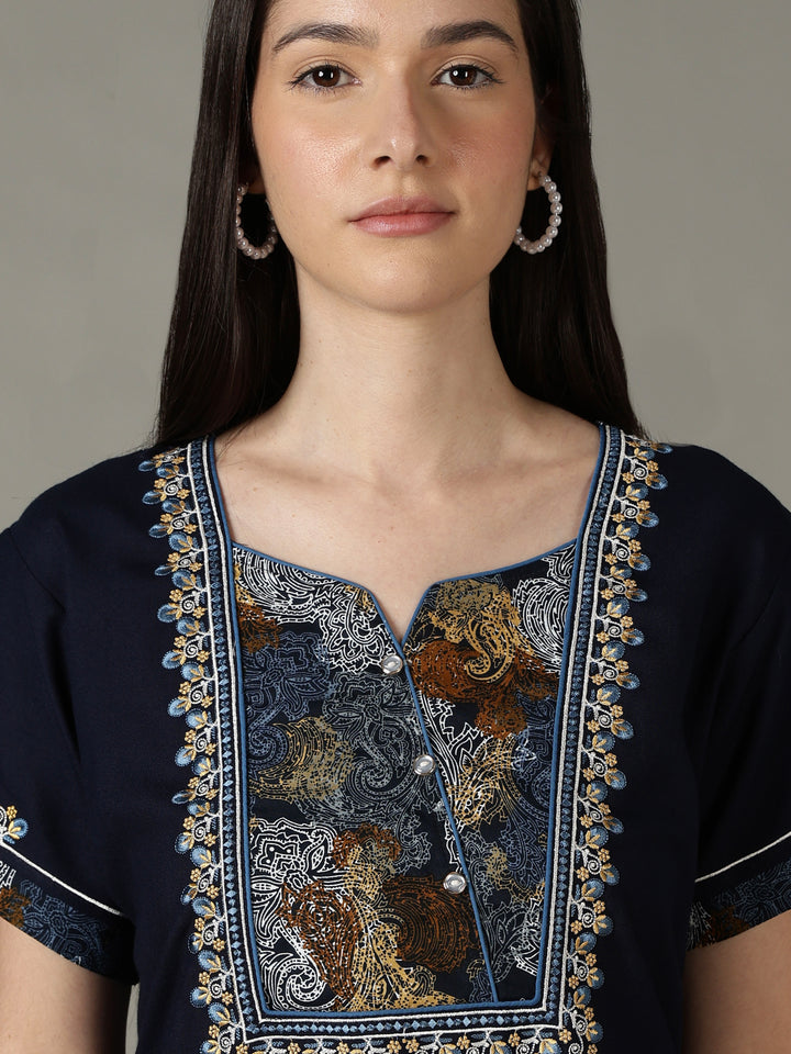 Elegant alpine night wear for women with dual pockets
